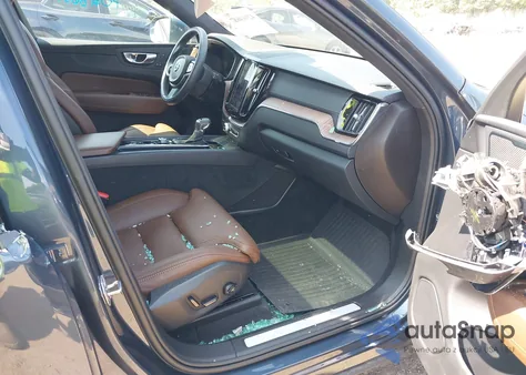 2021 Volvo Xc60 T5 Inscription из США, поврежденный, VIN YV4102RLXM1698014